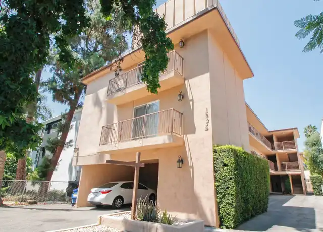 Property at 15339 Weddington St, Sherman Oaks, CA, 91411, 1 bed, 1.5 baths, [object Object]