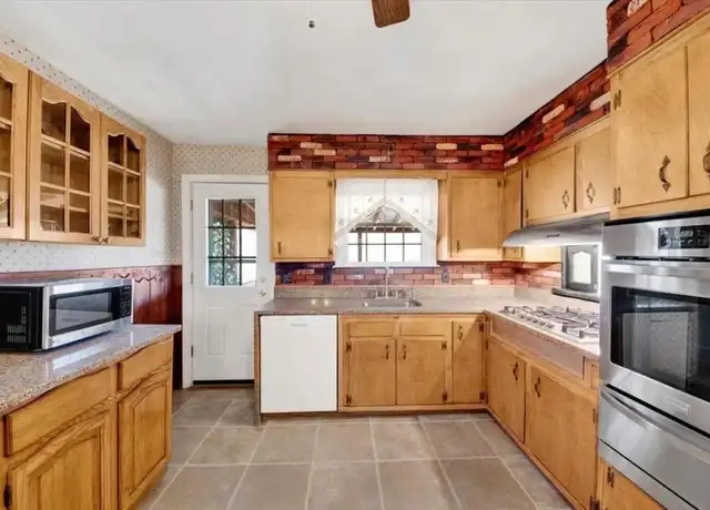 Property at 115 Bennett Ave, Yonkers, NY, 10701, 3 beds, 2 baths, [object Object]