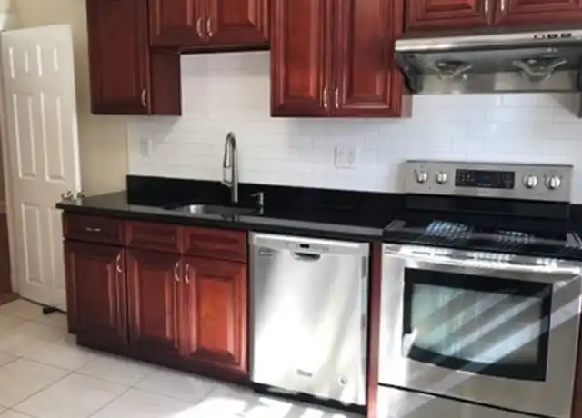 Property at 139 Pine St Unit 1/F, Quincy, MA, 02170, 3 beds, 1 bath, [object Object]