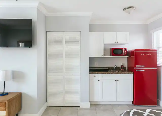 Property at 2001 N Dixie Hwy Unit 11, Lake Worth Beach, FL, 33460, 0 beds, 1 bath, [object Object]