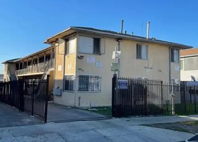 Property at 6831 11th Ave, Los Angeles, CA, 90043, 2 beds, 1 bath, [object Object]