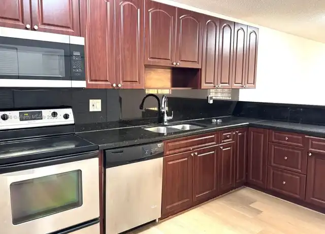 Property at 2732 W 54th St Unit 2732, Hialeah, FL, 33016, 4 beds, 2 baths, [object Object]