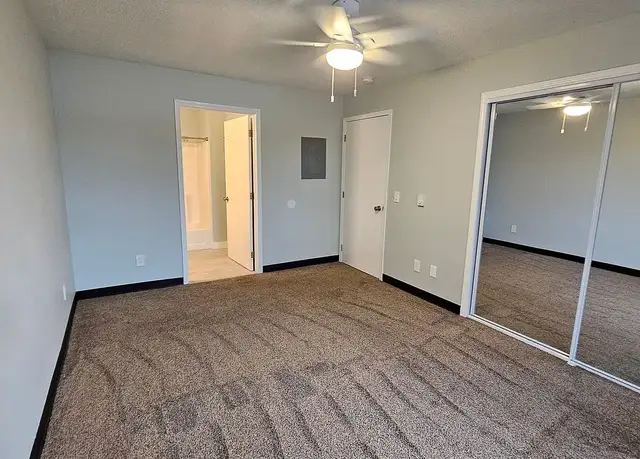 Photo of 3317 E 15th St, Des Moines, IA 50316