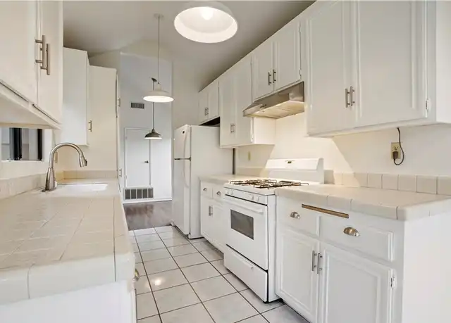 Property at 2512 W MacArthur Blvd Unit B, Santa Ana, CA, 92704, 1 bed, 1 bath, [object Object]
