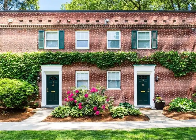 Property at 39 Thornton Rd Unit 39, Chestnut Hill, MA, 02467, 1 bed, 1.5 baths, [object Object]