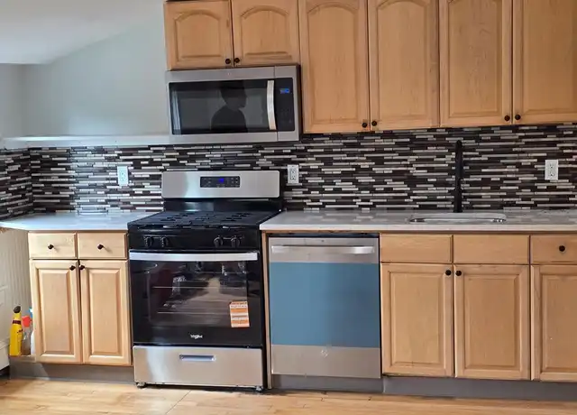 Property at 93 Bay View Ave, Bristol, RI, 02809, 2 beds, 1 bath, [object Object]