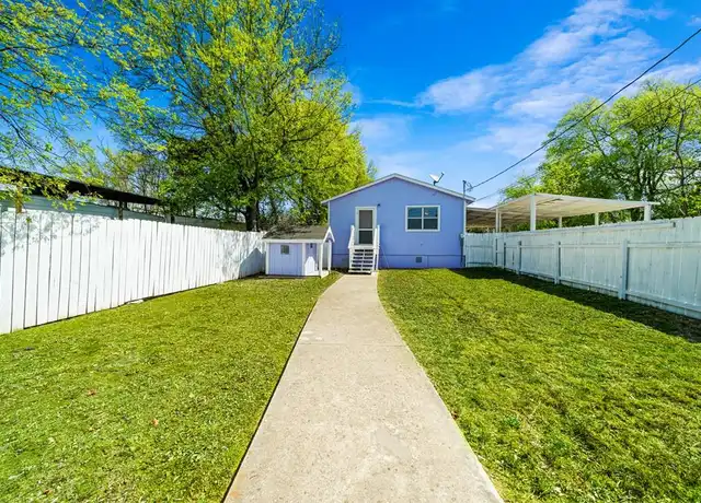 Property at 220 W Davis St, Kerrville, TX, 78028, 3 beds, 1.5 baths, [object Object]