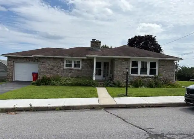 Property at 402 Spruce St, Hamburg, PA, 19526, 2 beds, 1 bath, [object Object]