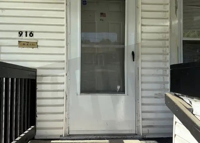 Property at 916 Peckham St, Akron, OH, 44320, 2 beds, 1 bath, [object Object]