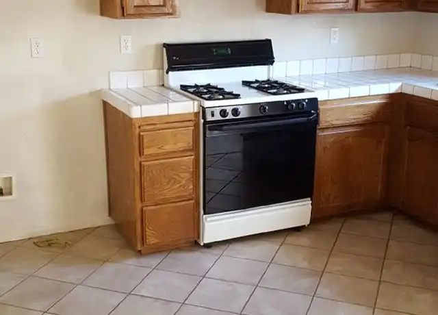 Property at 1341 Spring Ct, Hanford, CA, 93230, 3 beds, 2 baths, [object Object]