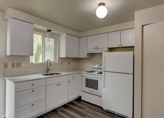 Property at 390 NE Izett St Unit 101, Oak Harbor, WA, 98277, 2 beds, 1 bath, [object Object]