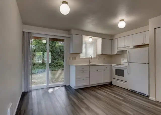 Property at 390 NE Izett St Unit 101, Oak Harbor, WA, 98277, 2 beds, 1 bath, [object Object]