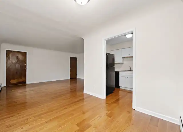 Property at 3519 Linwood Ave, Cincinnati, OH, 45226, 2 beds, 1 bath, [object Object]