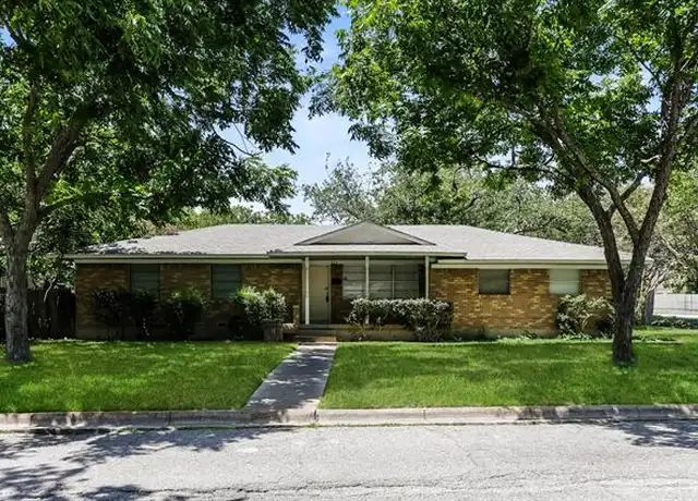 Property at 613 E University Ave, Waxahachie, TX, 75165, 3 beds, 2 baths, [object Object]