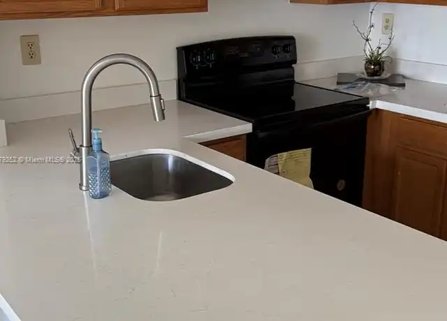 Property at 708 Executive Center Dr #23, West Palm Beach, FL, 33401, 1 bed, 1 bath, [object Object]