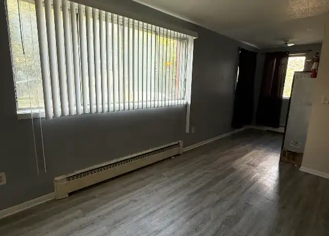 Property at 280 Winifred St W Unit 1, St Paul, MN, 55107, 1 bed, 1 bath, [object Object]