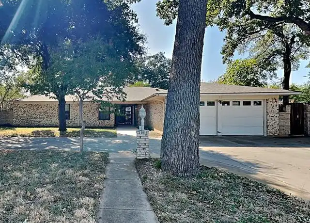 Property at 1217 Circle Park Blvd, Fort Worth, TX, 76164, 3 beds, 2 baths, [object Object]