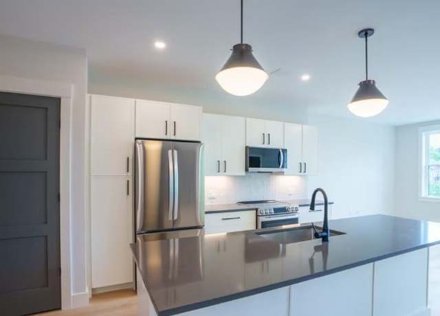 Photo of 100 Plank St Unit 102, Bedford, MA 01730