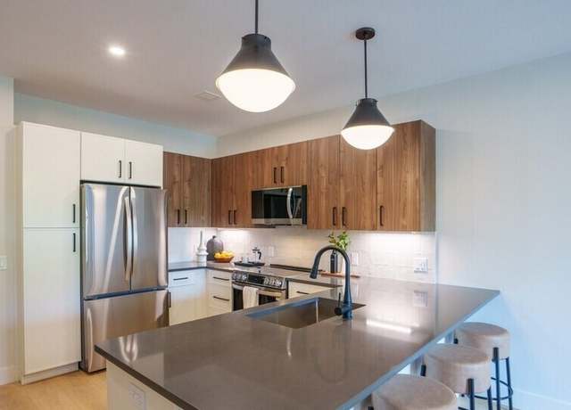 Photo of 100 Plank St Unit 102, Bedford, MA 01730