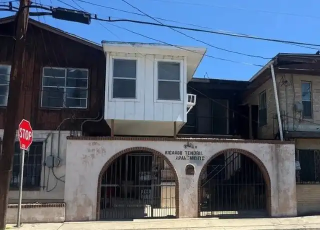 Property at 520 Hidalgo St Unit 3, Laredo, TX, 78040, 1 bed, 1 bath, [object Object]