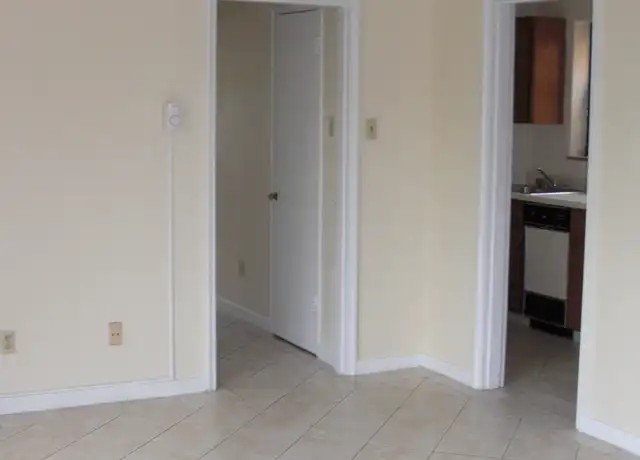 Property at 6201 Fifth Ave Unit C-3, Pittsburgh, PA, 15232, 2 beds, 1 bath, [object Object]