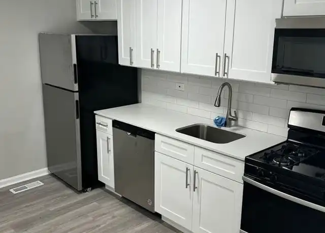 Property at 762 Main St Unit 403, Antioch, IL, 60002, 2 beds, 1 bath, [object Object]