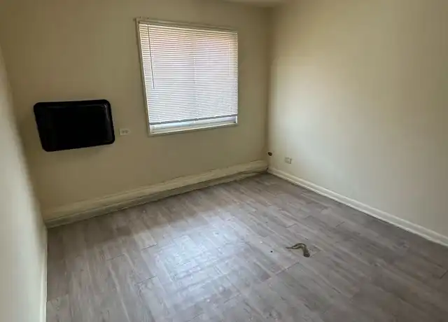 Property at 7910 S Ingleside Ave Unit 302, Chicago, IL, 60619, 1 bed, 1 bath, [object Object]