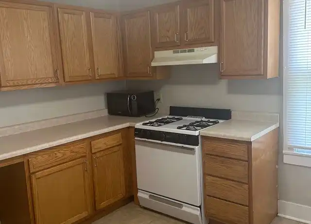 Property at 212 W Illinois St Unit 1, Urbana, IL, 61801, 1 bed, 1 bath, [object Object]