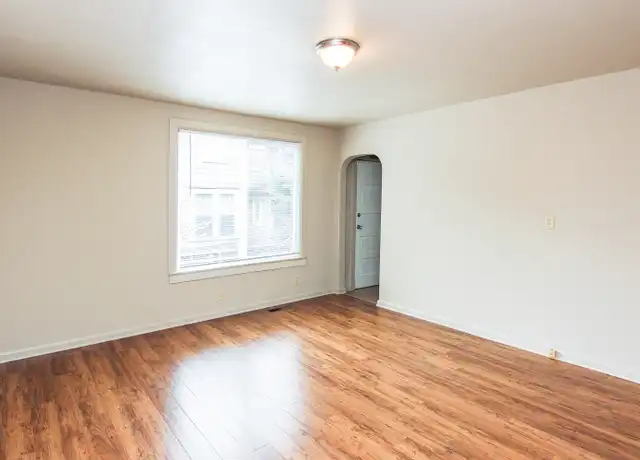 Property at 516 13th St Unit 2, Oregon City, OR, 97045, 1 bed, 1 bath, [object Object]