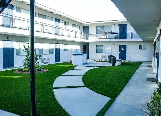Photo of 111 N Fairway Ln, West Covina, CA 91791