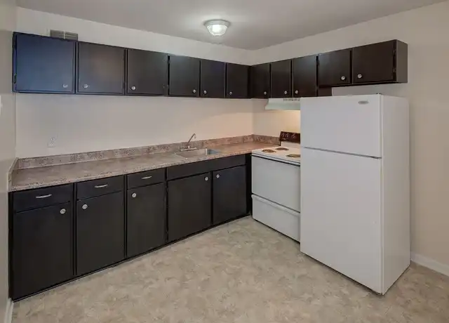 Property at Vantage Apartments - 2212 Vantage Pt, Virginia Beach, VA, 23455, 1-2 bed, 1 bath, [object Object]