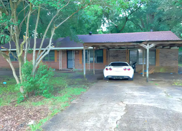 Property at 304 Beasley St, Monroe, LA, 71203, 4 beds, 2 baths, [object Object]