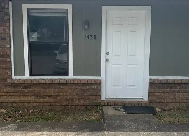 Property at 1430 SE Farmers Dr Unit 1430, Fayetteville, AR, 72701, 2 beds, 1 bath, [object Object]