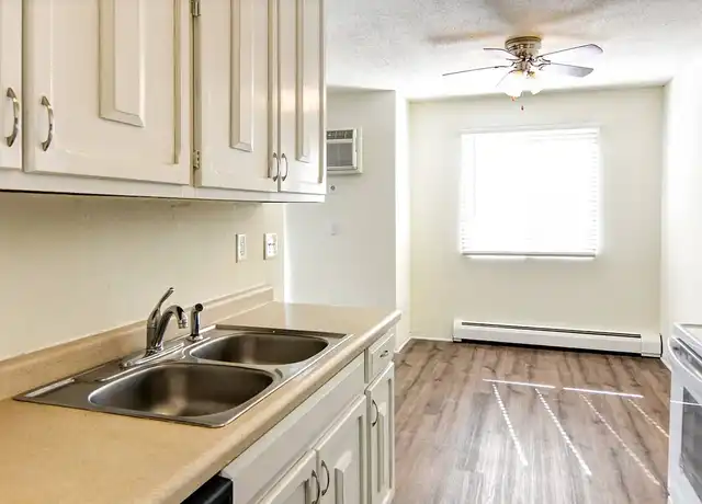 Property at Victoria Flats Roseville - 885 Highway 36 W, Saint Paul, MN, 55113, 2 beds, 1-1.5 bath, [object Object]