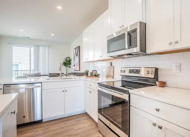 Property at Queen City Townes - 4960 Old Pineville Rd, Charlotte, NC, 28217, 2-3 beds, 2.5-3.5 baths, [object Object]