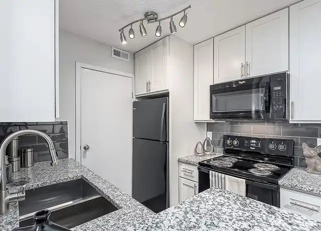 Property at Lake's Edge - 150 Lakepoint Ct, Pickerington, OH, 43147, 1-2 bed, 1 bath, [object Object]