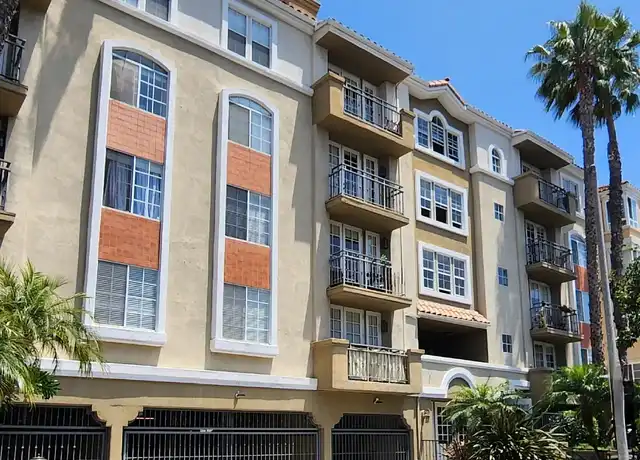 Property at 328 Cloverdale Avenue - 328 S Cloverdale Ave, Los Angeles, CA, 90036, 2 beds, 2 baths, [object Object]