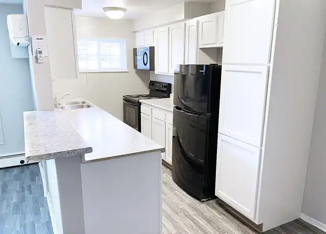 Property at River Annex Apartments - 2 Andover Rd, Athens, OH, 45701, 1-2 bed, 1 bath, [object Object]