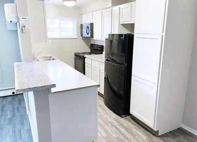 Property at River Annex Apartments - 2 Andover Rd, Athens, OH, 45701, 2 beds, 1 bath, [object Object]