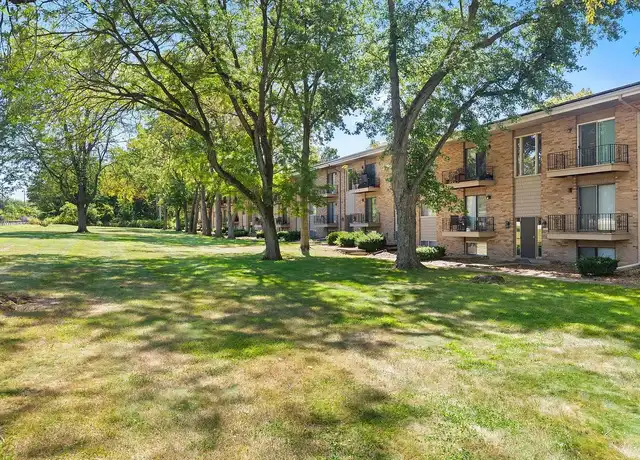 Property at Brookview Apartments - 2800 W War Memorial Dr, Peoria, IL, 61615, 0-2 beds, 1-1.5 bath, [object Object]