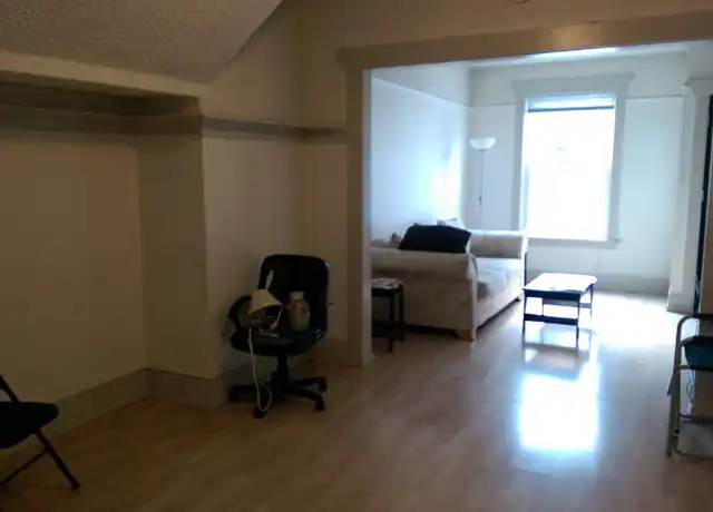 Property at 1050 N 36th St Unit 01, Seattle, WA, 98103, 3 beds, 1 bath, [object Object]