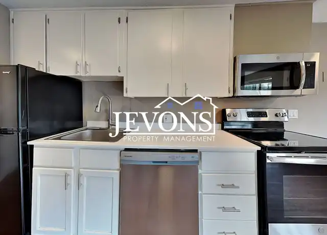 Property at 102 Summit Ave N Unit 3, Kent, WA, 98030, 1 bed, 1 bath, [object Object]