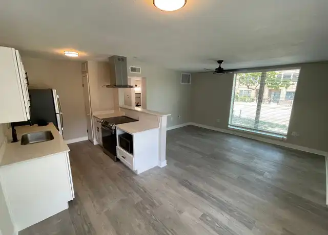 Property at 615 Elsbeth St #102, Dallas, TX, 75208, 1 bed, 1 bath, [object Object]