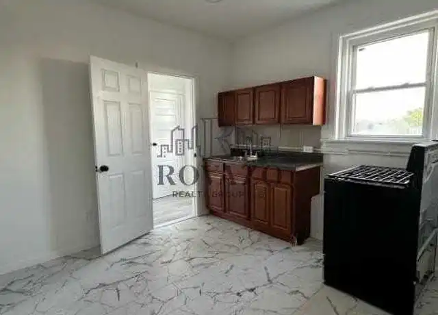 Property at 754 S 19th St Unit 3, Newark, NJ, 07103, 4 beds, 2 baths, [object Object]