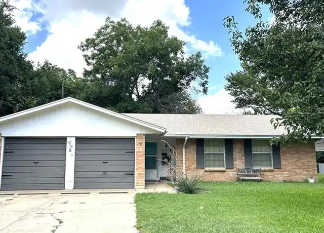 Property at 660 Oak St, Burleson, TX, 76028, 3 beds, 2 baths, [object Object]