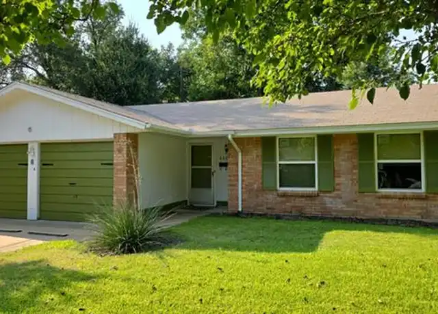 Property at 660 Oak St, Burleson, TX, 76028, 3 beds, 2 baths, [object Object]