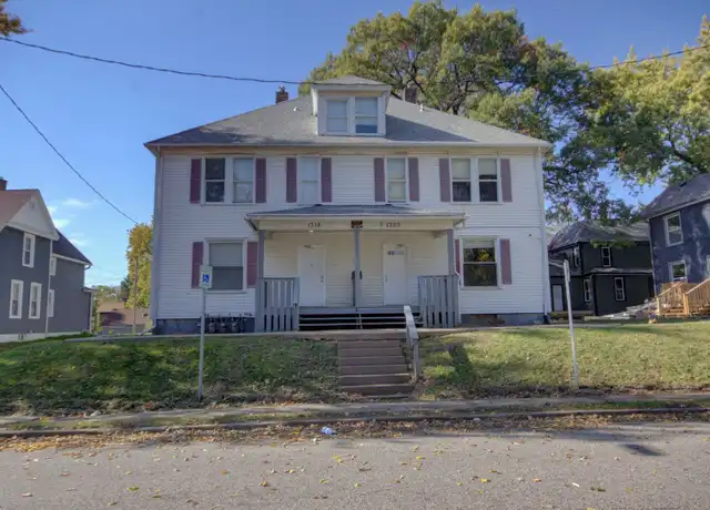 Property at 1318 Brown St Unit 1318 1/2, Davenport, IA, 52804, 3 beds, 1 bath, [object Object]