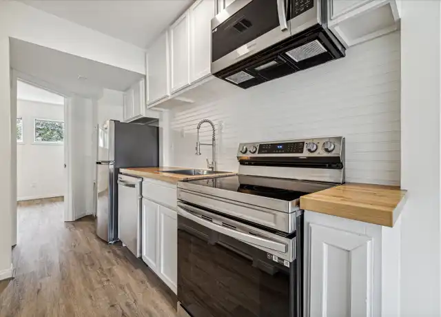 Property at 1011 W 10th St Unit 10, Houston, TX, 77008, 1 bed, 1 bath, [object Object]