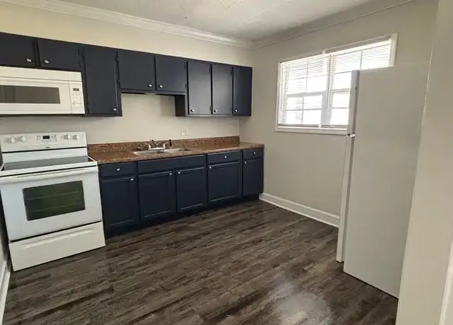 Property at 802 Lessman Cir SW Unit 806, Cullman, AL, 35055, 2 beds, 1 bath, [object Object]