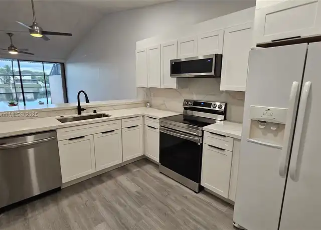 Property at 1189 NW 122nd Ter, Pembroke Pines, FL, 33026, 2 beds, 2 baths, [object Object]